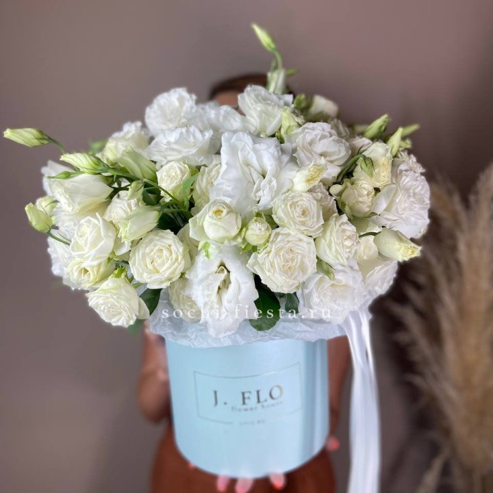 Бокс кустовых роз и эустомы  в Самаре