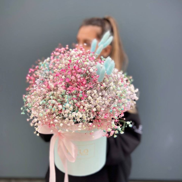 9 Радужных гипсофилы в шляпной коробке в Самаре