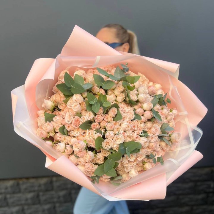 101 кустовая роза с эвкалиптом в Самаре