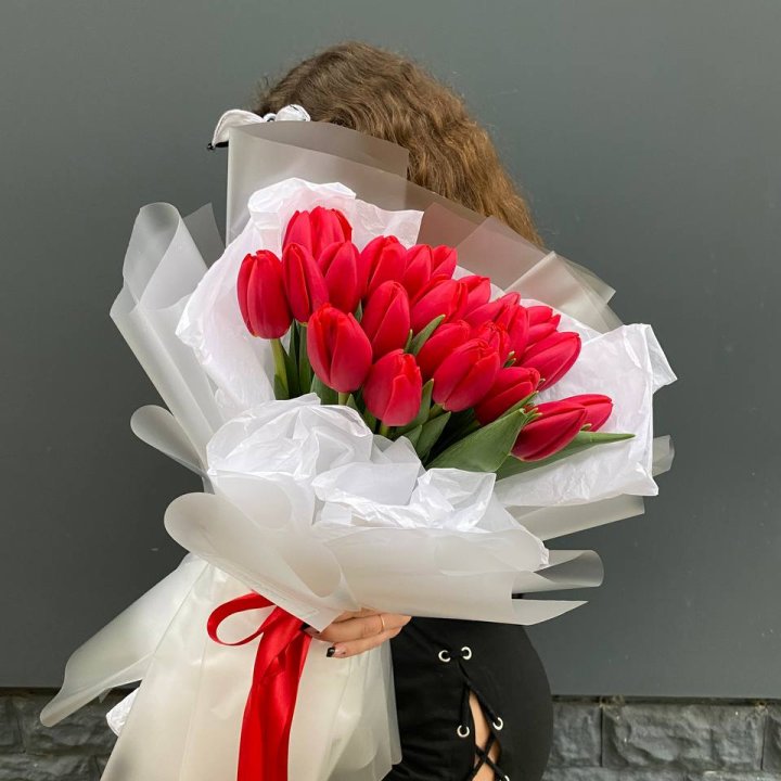  25 красных воздушных тюльпанов в Самаре