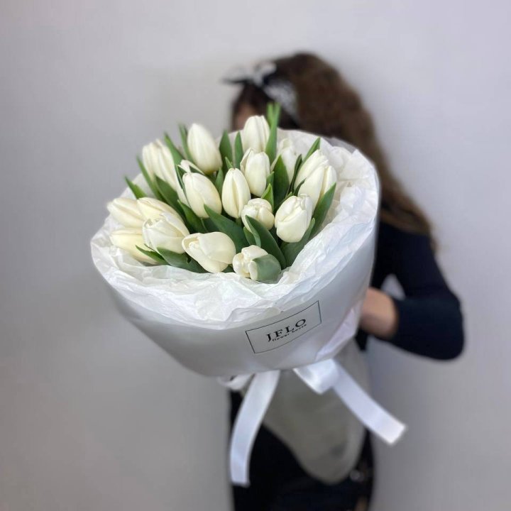  19 белых воздушных тюльпанов в Самаре