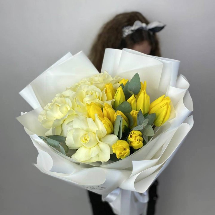 Дуо жёлтые тюльпаны и розы в Самаре