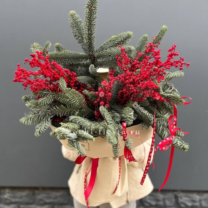 Букет нобилиса и ягод в Самаре