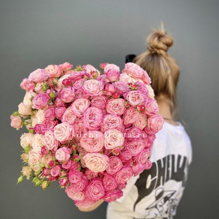 Охапка кустовых роз бомбастик пинк в Самаре