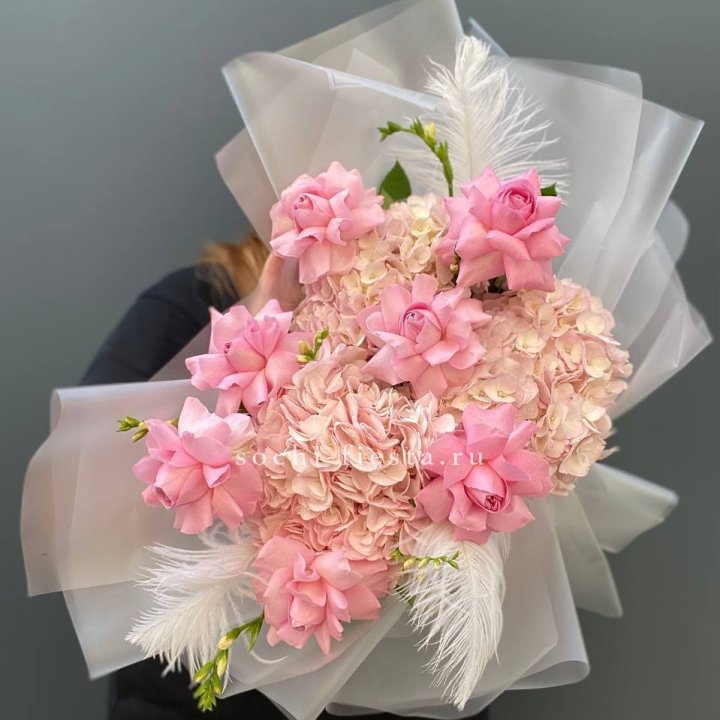  Букет  из гортензий и розовых роз в Самаре