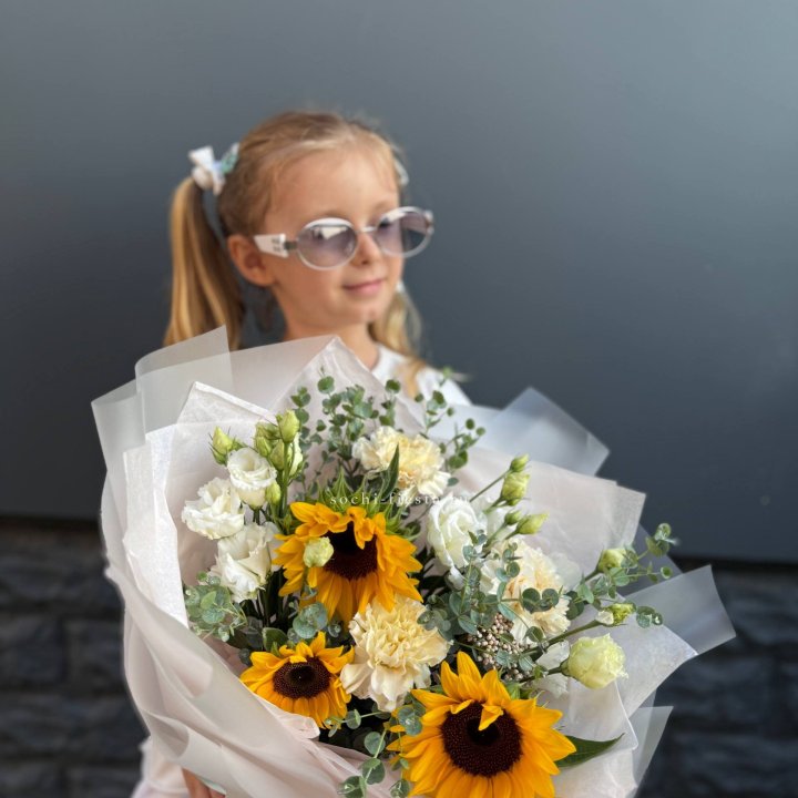  Букет  из стойких цветов с подсолнухами в Самаре