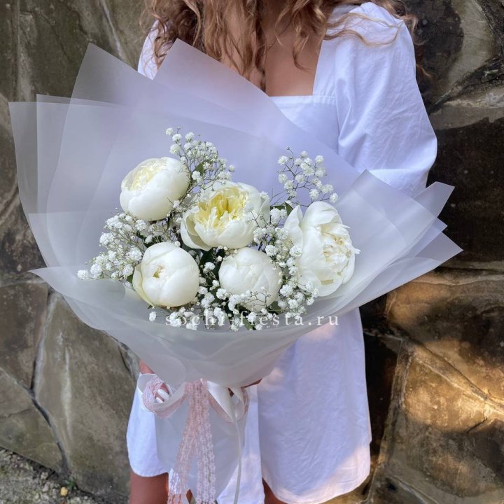 Букет белых пионов "Файв" в Самаре