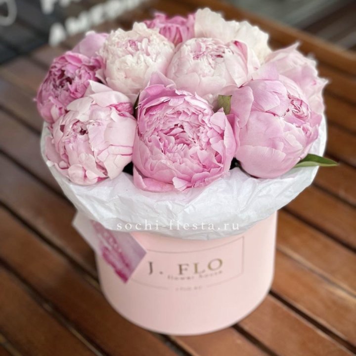 Цилиндр с пионами "Лилу" в Самаре