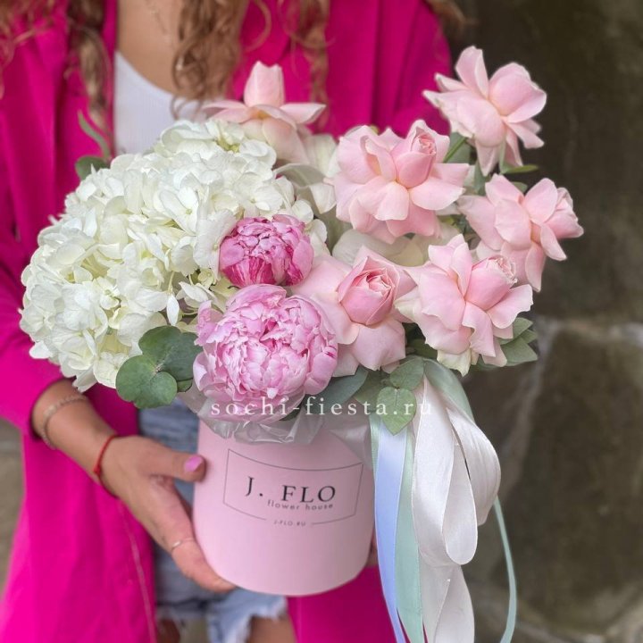 Цилиндр с пионами "Алисия" в Самаре