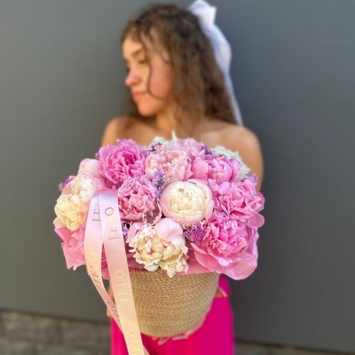 15 пионов в джутовом кашпо в Самаре