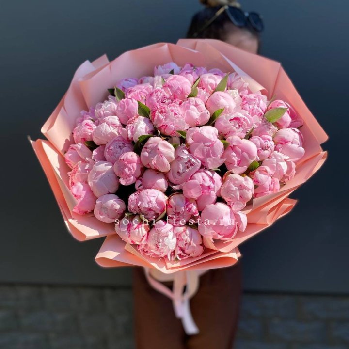 Нежный букет 51 пионов  в Самаре