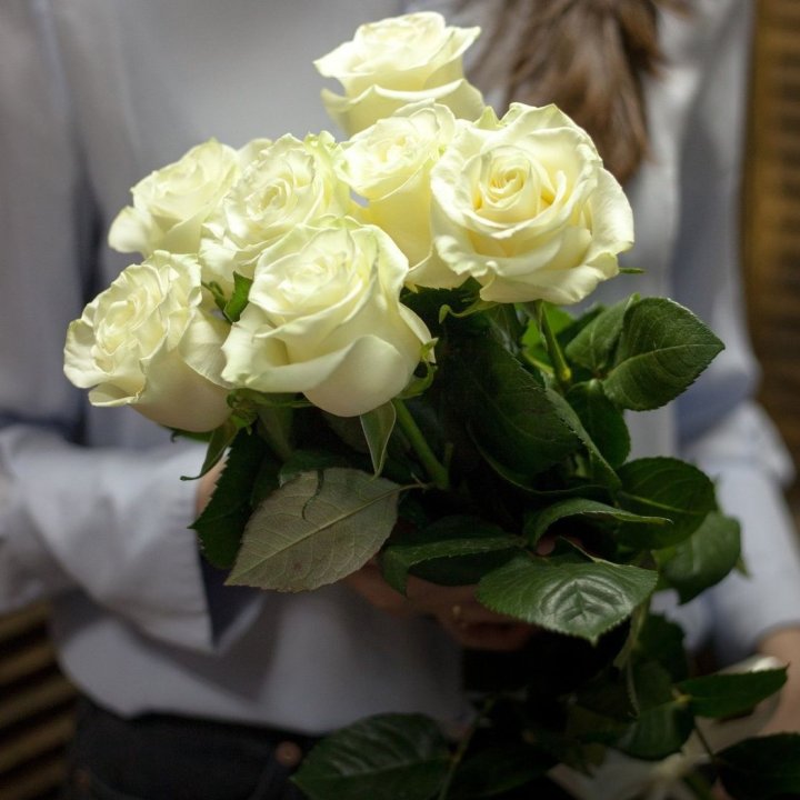 7 белых роз в Самаре