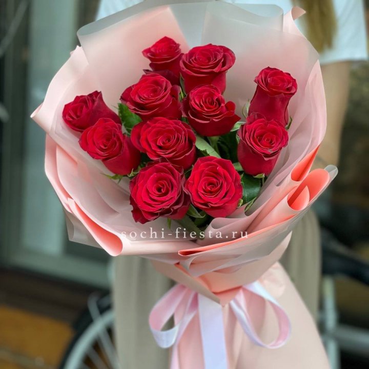 Букет красных роз "Мадам ред" в Самаре