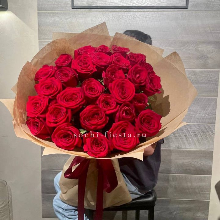 37 красных роз в крафте в Самаре
