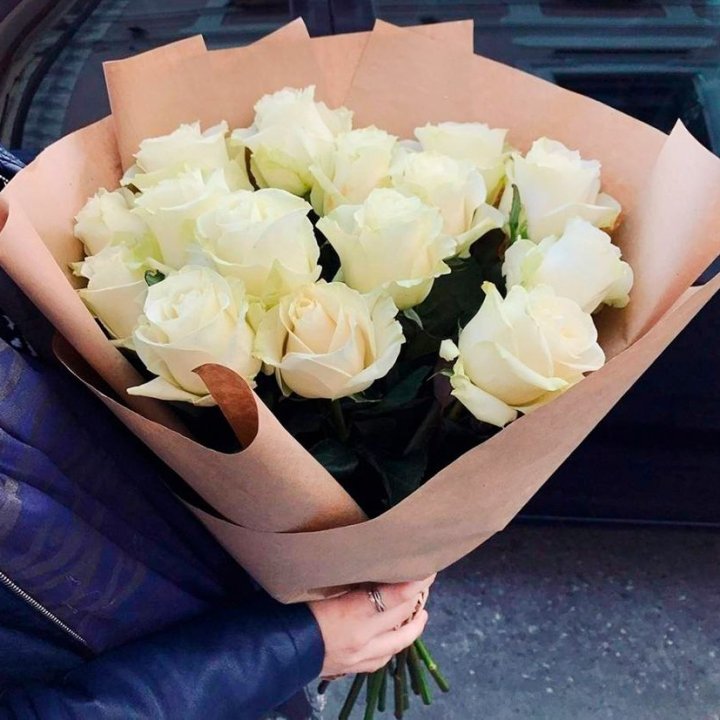 15 белых роз "Крафт" в Самаре