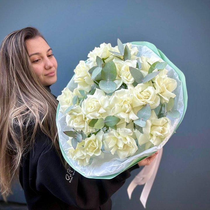 15 Белых французских роз "Ноте бьянка" в Самаре
