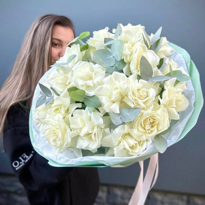 19 Белых французских роз "Ноте бьянке" в Самаре