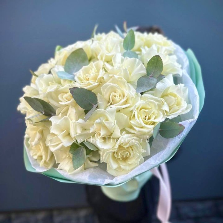 25 Белых французских роз "Ноте бьянка" в Самаре