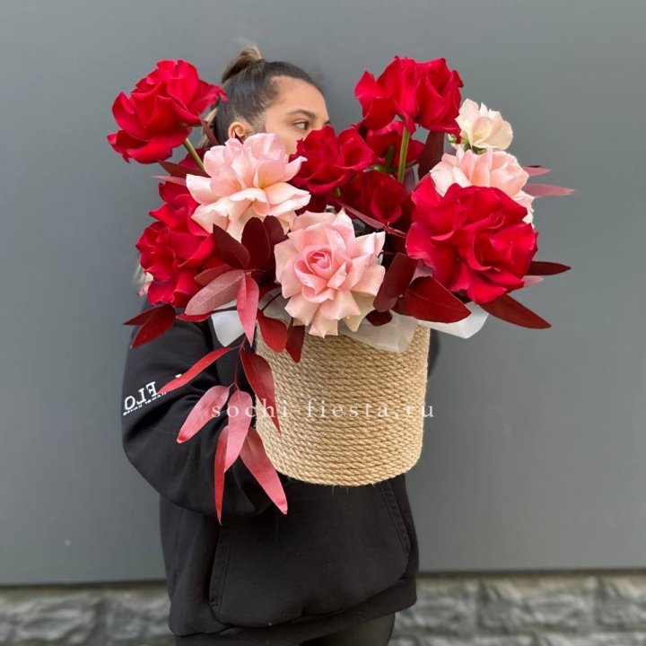 15 Французских роз в джутовом кашпо в Самаре