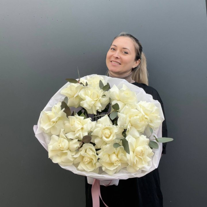 13 Белых французских роз Облако в Самаре
