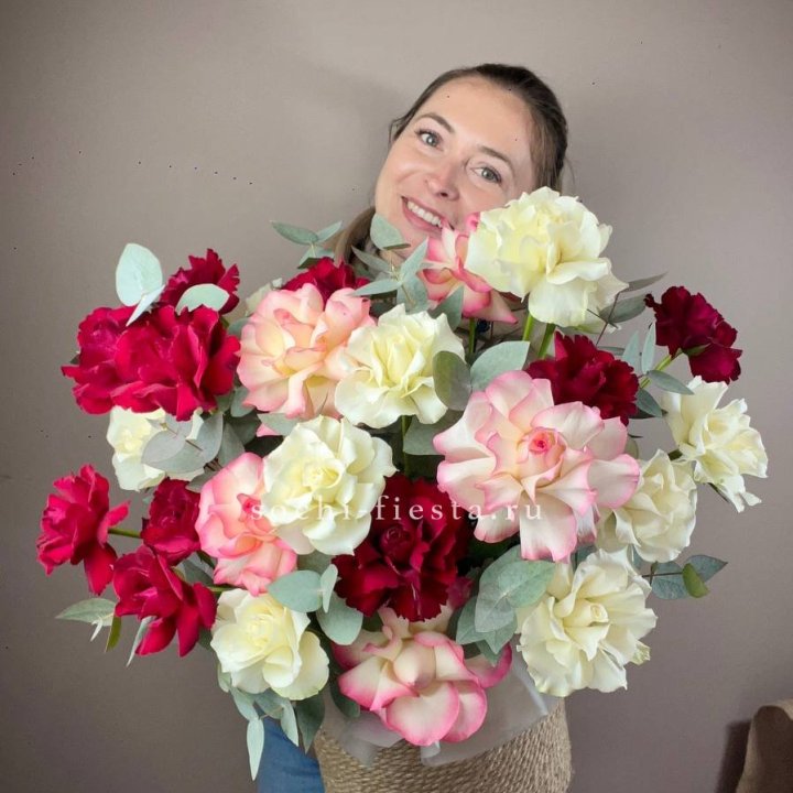 35 французских роз микс в джутовом боксе в Самаре