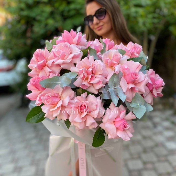 17 Розовых  французских роз в Самаре