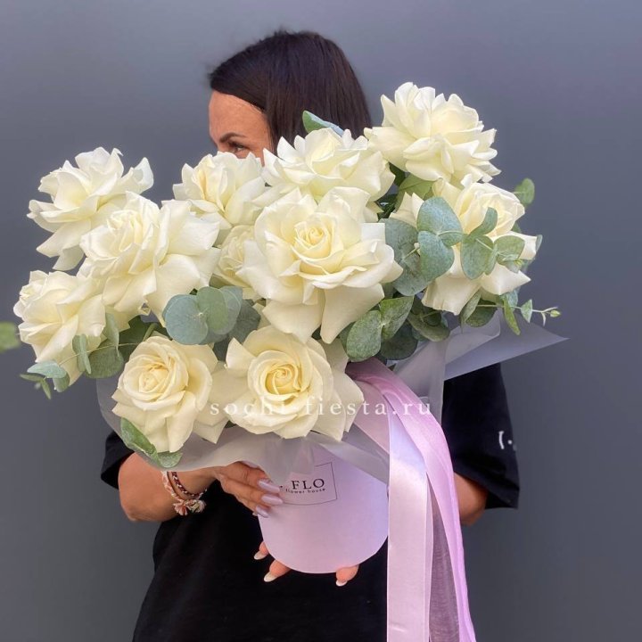 11 Французских белых роз в боксе в Самаре