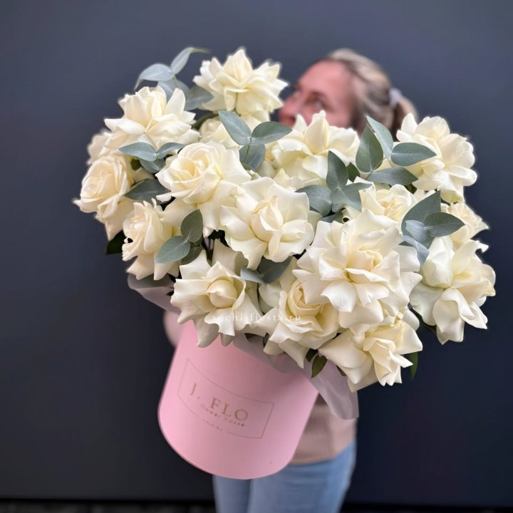 25 Французских белых роз в боксе в Самаре