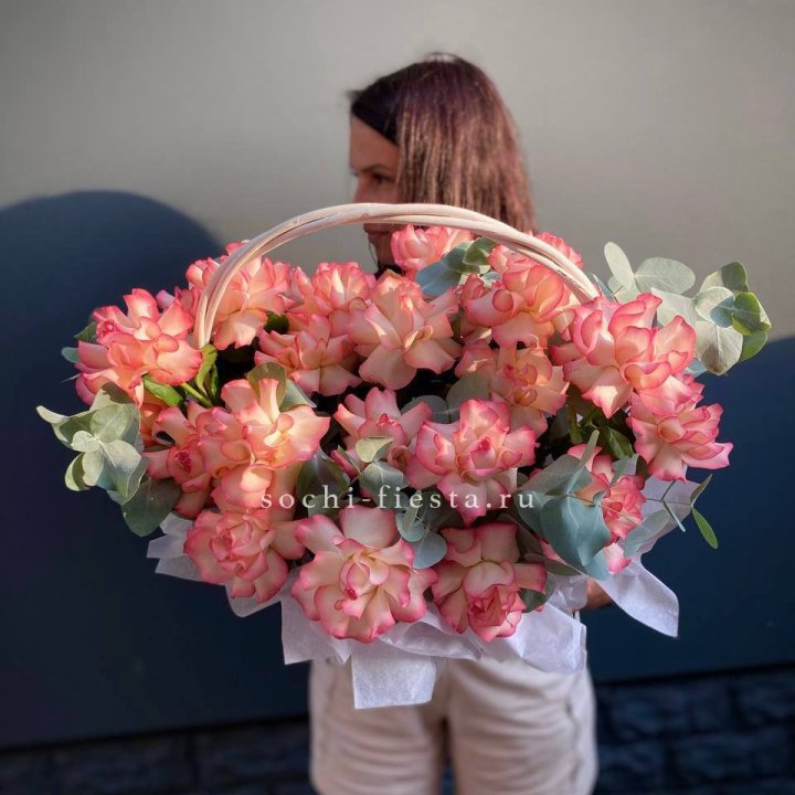 25 Французских роз Джумилия в корзине в Самаре