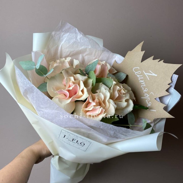 Букет кремовых роз к дню знаний в Самаре