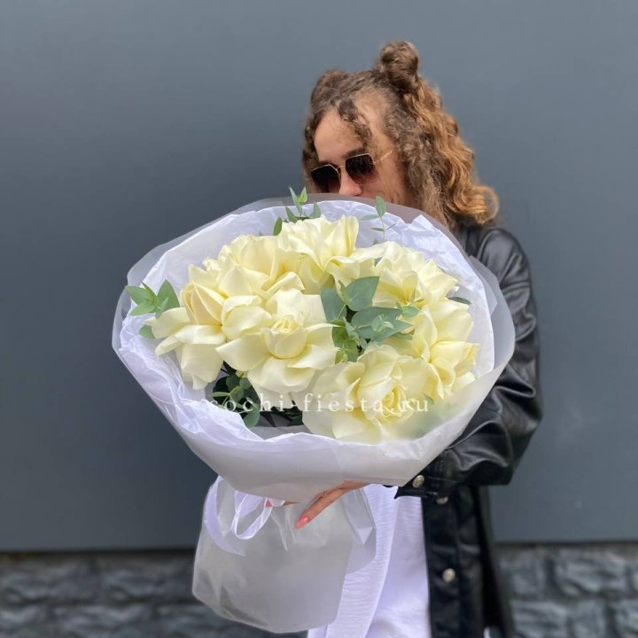 7 Белых французских роз  в Самаре