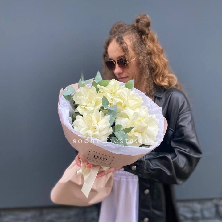 5 Белых французских роз в Самаре