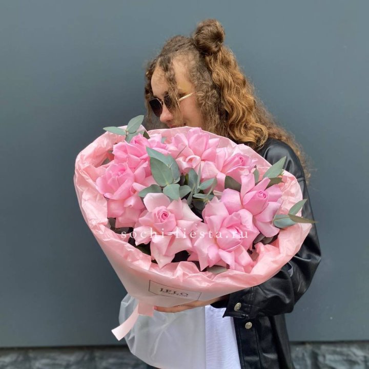 7 розовых роз в Самаре