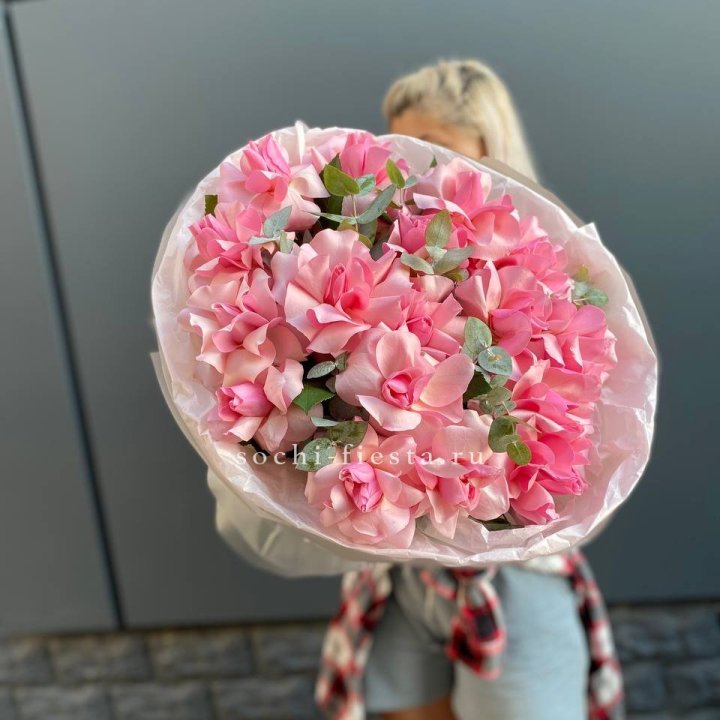 17 розовых роз в Самаре