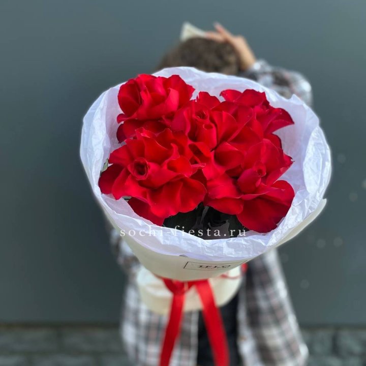 5 французских красных роз в Самаре