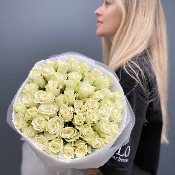 Воздушный букет из 51 белой кенийской розы в Самаре