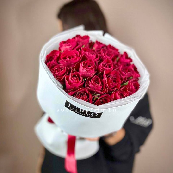 Букет красных роз мадам ред в Самаре