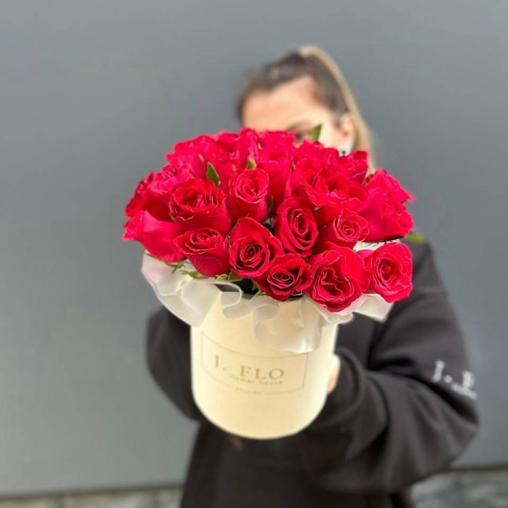 27 кенийских роз в боксе в Самаре