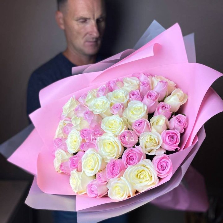 51 белых и розовых роз в Самаре
