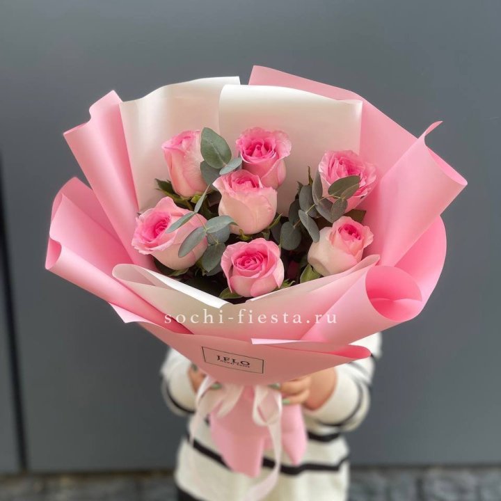 7 роз с эвкалиптом в Самаре