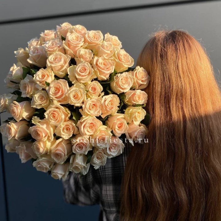Охапка кремовых роз в Самаре