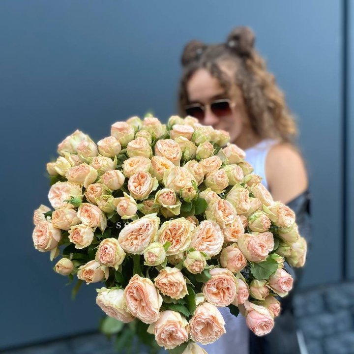 25 пионовидных роз в Самаре