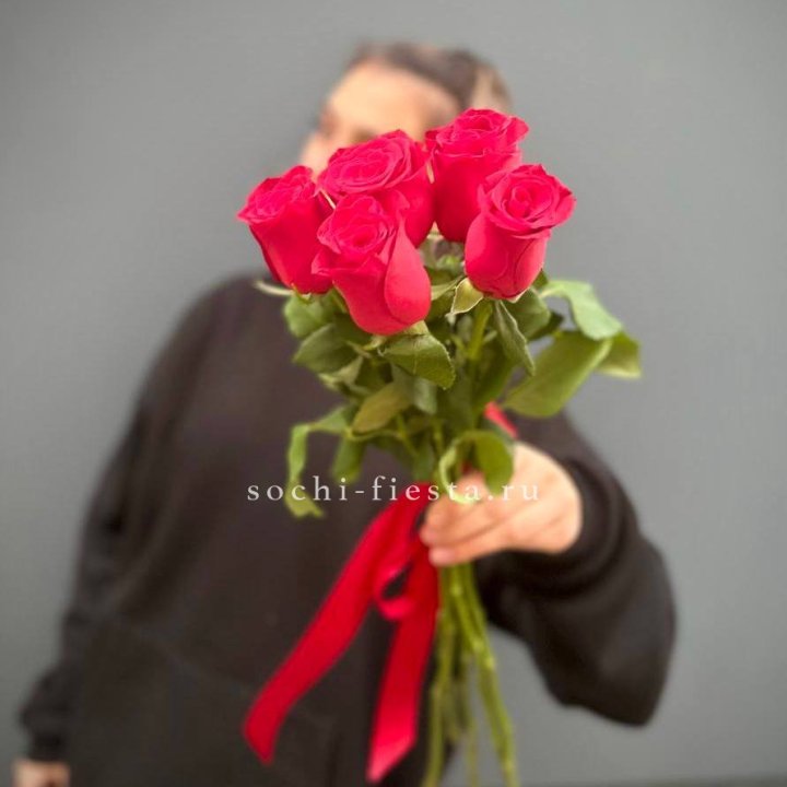 Букет 5 красных роз  в Самаре