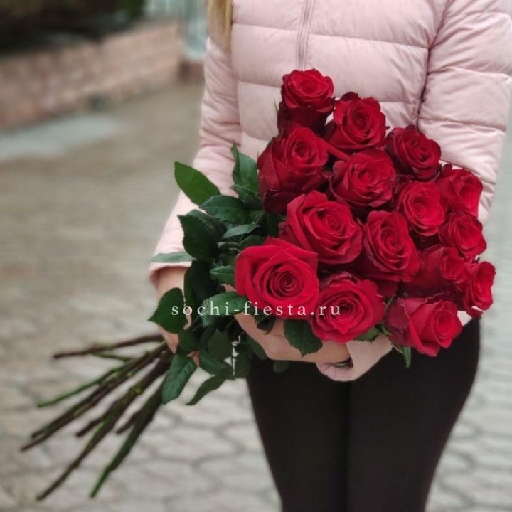 15 высоких красных роз в Самаре