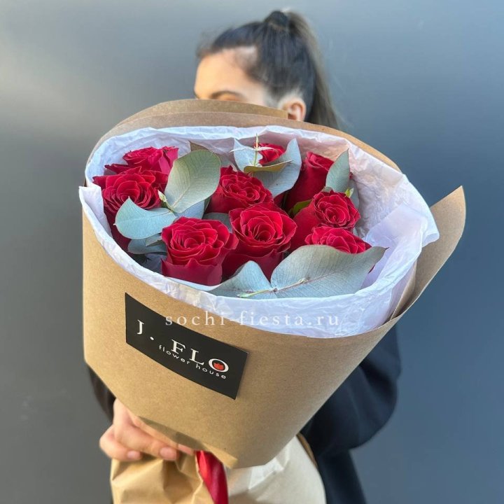 9 роз с эвкалиптом в Самаре