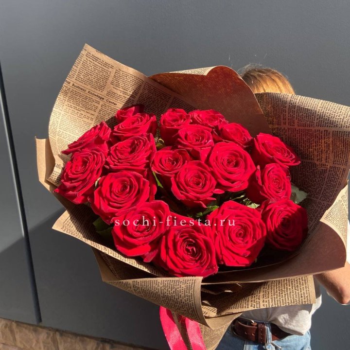 19 красных роз Леди Крафт в Самаре