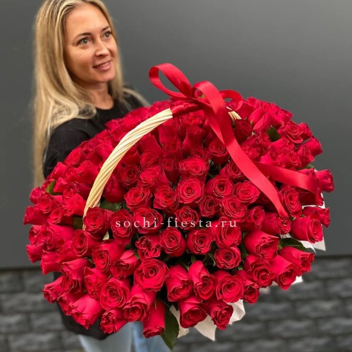 151 красная  роза в корзине в Самаре