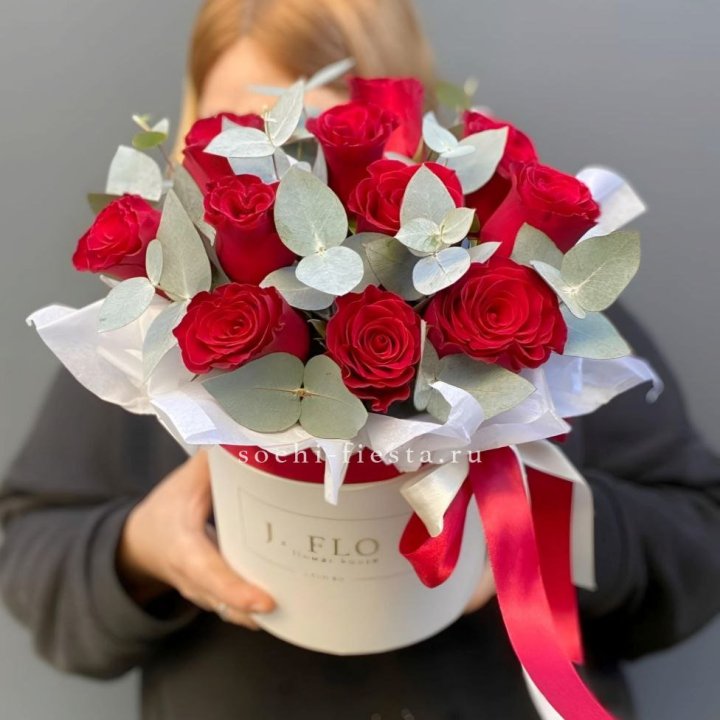 11 роз в шляпной коробке в Самаре