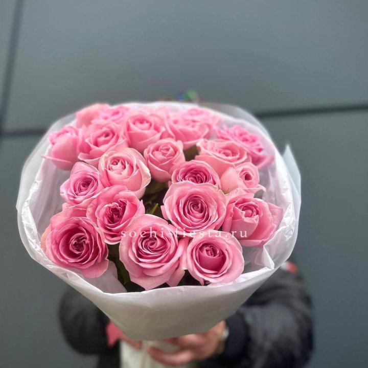 21 Розовая роза в белом в Самаре