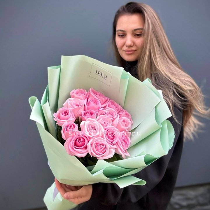 17 розовых роз в Самаре